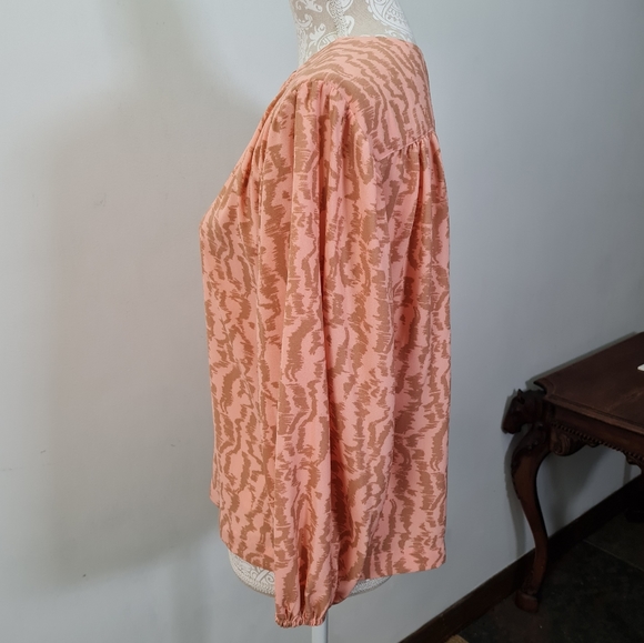 Elizabeth and James Anthropologie Blouse Peachy Pink Tan Leopard Puffy Sleeve XS - Picture 8 of 14